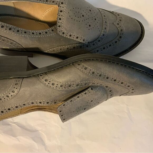 New Adrienne Vittadini, Brogue Styling, slate gray perforated leather, size 7 - Picture 5 of 10